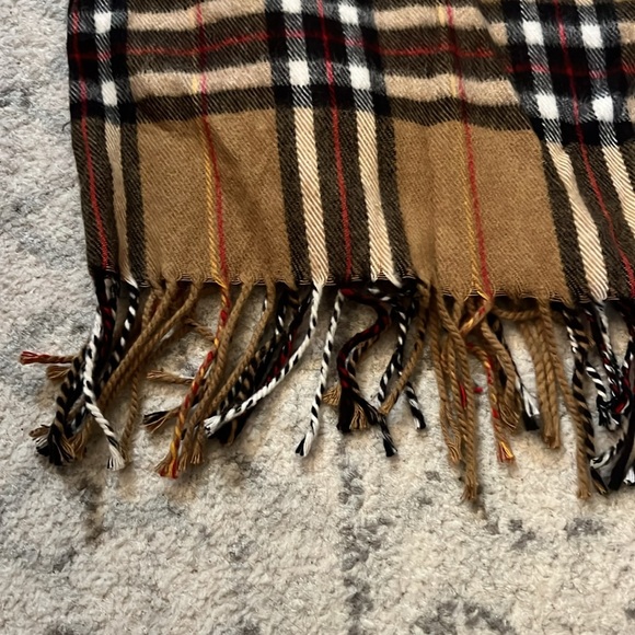 extra large burberry print scarf from italy - Picture 2 of 4